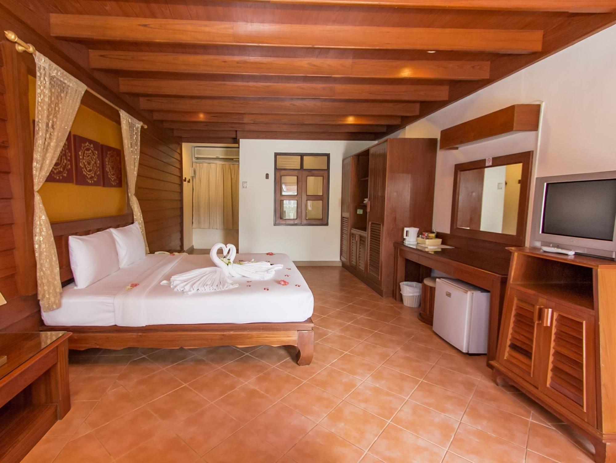 Bel Aire Patong Hotel Exterior photo